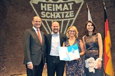 Heimatminister Albert Füracker und Kunstministerin Prof. Dr. med. Marion Kiechle prämieren 100 Heimatschätze